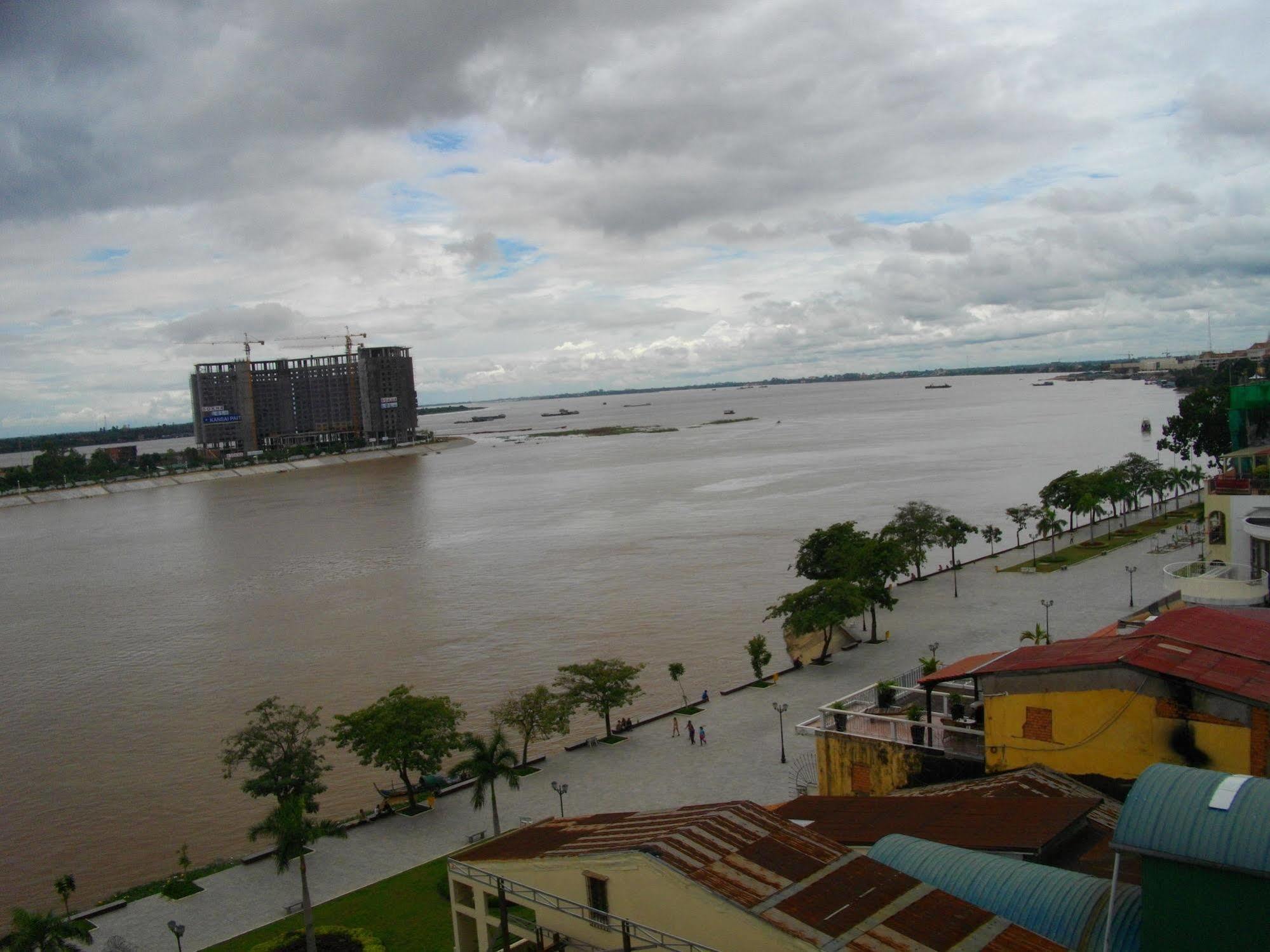 Lux Riverside Hotel & Apartment Phnompenh Exteriér fotografie